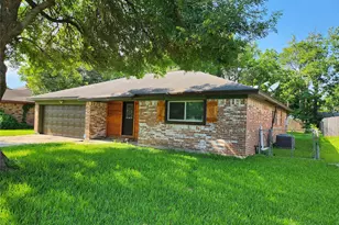 2006 Redwood St, Kemah, TX 77565 - Photo 2