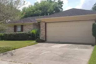 2822 Chimneystone Cir, Sugar Land, TX 77479 - Photo 2