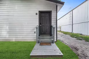 405 Medina St, Houston, TX 77012 - Photo 2