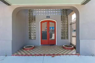 1413 Tremont St, Galveston, TX 77550 - Photo 2