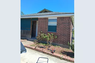2713 Avenue C, Dickinson, TX 77539 - Photo 2