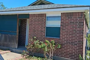 2713 Ave C, Dickinson, TX 77539 - Photo 2