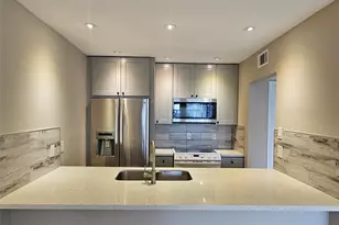 2822 S Bartell Dr Dr, Houston, TX 77054 - Photo 2