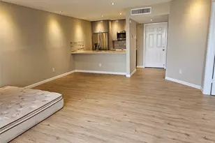 2822 S Bartell Dr Dr, Houston, TX 77054 - Photo 1