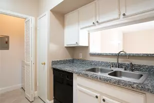6500 Harbor Town Dr, Houston, TX 77036 - Photo 10