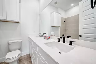 8107 Calhoun Rd, Houston, TX 77033 - Photo 20