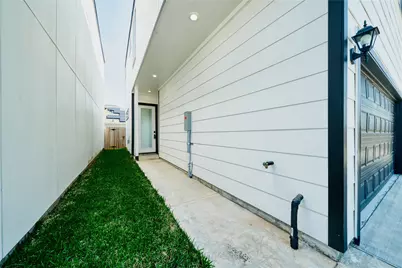 8107 Calhoun Road, Houston, TX 77033 - Photo 2