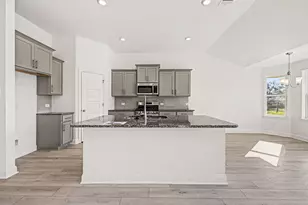 640 Greystone Ln, Angleton, TX 77515 - Photo 10