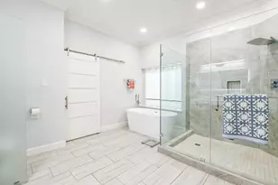 2442 Chimney Rock Rd, Houston, TX 77056 - Photo 30