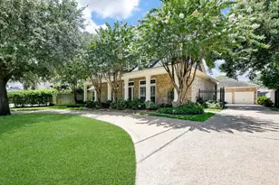 2442 Chimney Rock Rd, Houston, TX 77056 - Photo 2