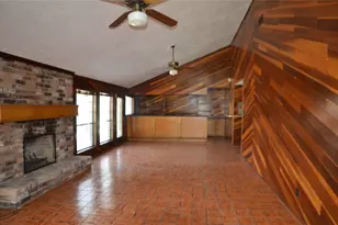 708 Catamaran Cir, Blessing, TX 77419 - Photo 8