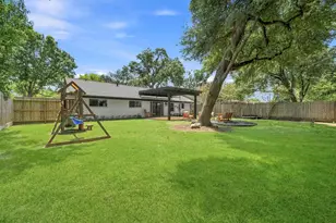 9634 Meadowglen Ln, Houston, TX 77063 - Photo 34