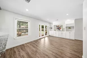 9634 Meadowglen Ln, Houston, TX 77063 - Photo 10