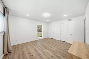 9634 Meadowglen Ln, Houston, TX 77063 - Photo 20