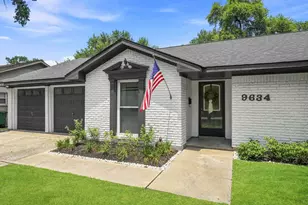 9634 Meadowglen Ln, Houston, TX 77063 - Photo 2
