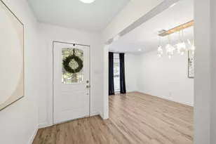 9634 Meadowglen Ln, Houston, TX 77063 - Photo 4