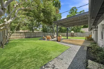 9634 Meadowglen Lane, Houston, TX 77063 - Photo 32