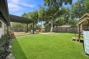 9634 Meadowglen Ln, Houston, TX 77063 - Photo 36