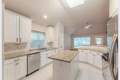 91 N Willow Point Circle, The Woodlands, TX 77382 - Photo 16