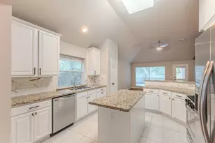 91 N Willow Point Cir, The Woodlands, TX 77382 - Photo 16