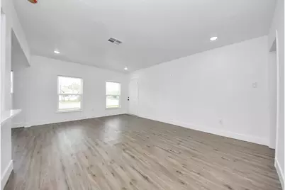 1203 W 6th Street, Freeport, TX 77541 - Photo 10