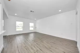 1203 W 6th St, Freeport, TX 77541 - Photo 10