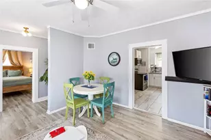 811 10th St, Galveston, TX 77550 - Photo 2