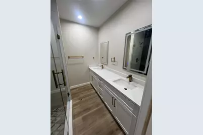 5325 Kenilwood Drive #AB, Houston, TX 77033 - Photo 10