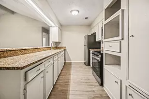 10323 SE Sagerock Dr, Houston, TX 77089 - Photo 8