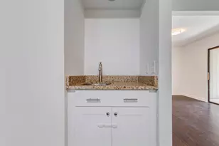 8100 Cambridge St, Houston, TX 77054 - Photo 8