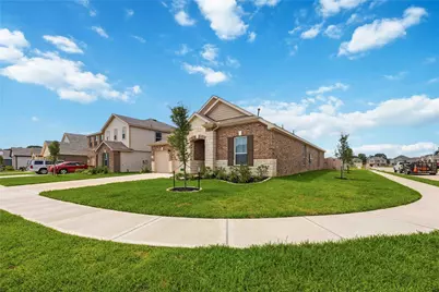 18206 Spruce Cottage Dr, Tomball, TX 77377 - Photo 2