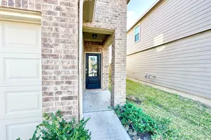 6542 Castle Loch Ct, Houston, TX 77048 - Photo 4