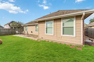 4700 Lake Line Ct, Alvin, TX 77511 - Photo 2
