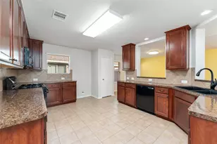 4700 Lake Line Ct, Alvin, TX 77511 - Photo 2