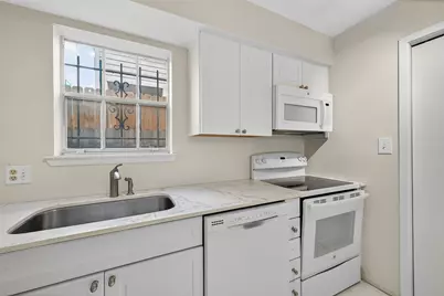 6201 Beverlyhill Street #35, Houston, TX 77057 - Photo 10