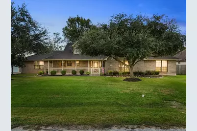 105 Canal Drive, Friendswood, TX 77546 - Photo 1