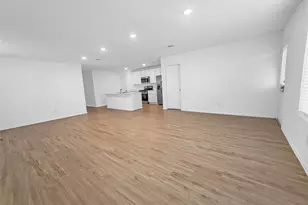 9518 Brookside Point Dr, Baytown, TX 77521 - Photo 4