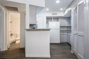 10811 Richmond Ave, Houston, TX 77042 - Photo 4