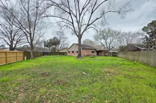 9814 Kiwi Ln, Conroe, TX 77385 - Photo 12