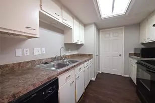 9814 Kiwi Ln, Conroe, TX 77385 - Photo 4