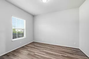 10402 Matterhorn Dr, Rosharon, TX 77583 - Photo 2