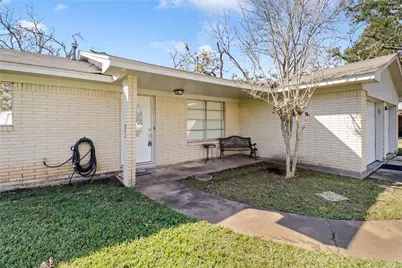 238 Sleepy Hollow Drive, Lake Jackson, TX 77566 - Photo 4