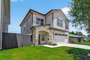 2211 Silverbonnet St, Houston, TX 77055 - Photo 2