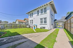 3519 Ave R 1/2, Galveston, TX 77550 - Photo 38