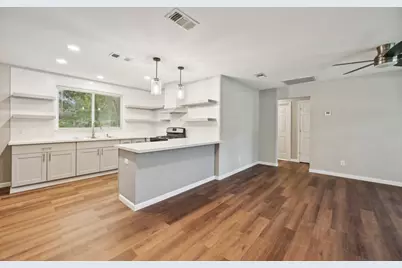 317 Redwood Street, Lake Jackson, TX 77566 - Photo 10