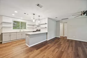 317 Redwood St, Lake Jackson, TX 77566 - Photo 10