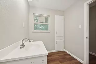 317 Redwood St, Lake Jackson, TX 77566 - Photo 28