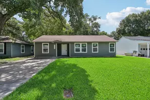 317 Redwood St, Lake Jackson, TX 77566 - Photo 4