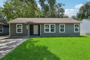 317 Redwood St, Lake Jackson, TX 77566 - Photo 1