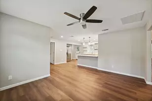 317 Redwood St, Lake Jackson, TX 77566 - Photo 6